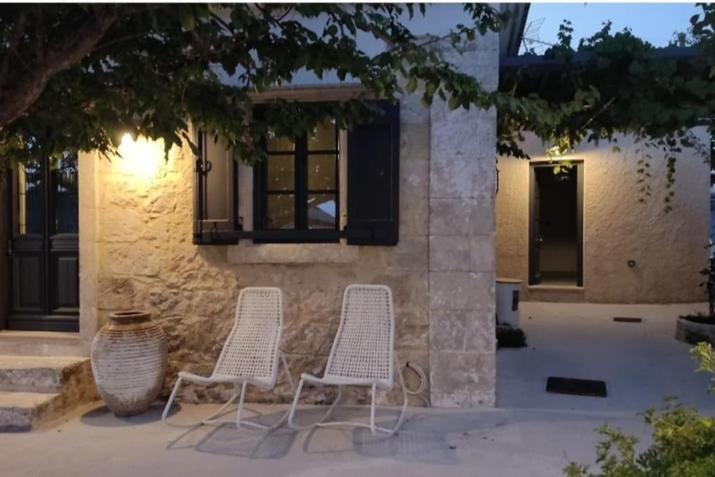 Villa Aiolia Kondoyenádha Exterior foto